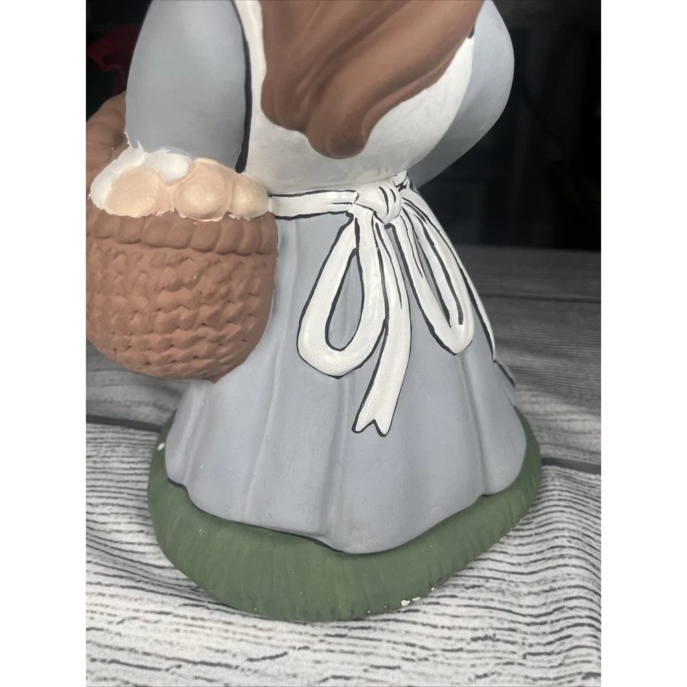 Vintage‎ Hand Painted Ceramic Pilgrim Girl Figurine Thanksgiving Harvest Decor